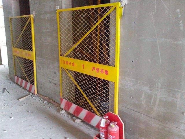 电梯井防护门