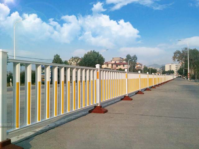 金属板护栏城市道路围栏网