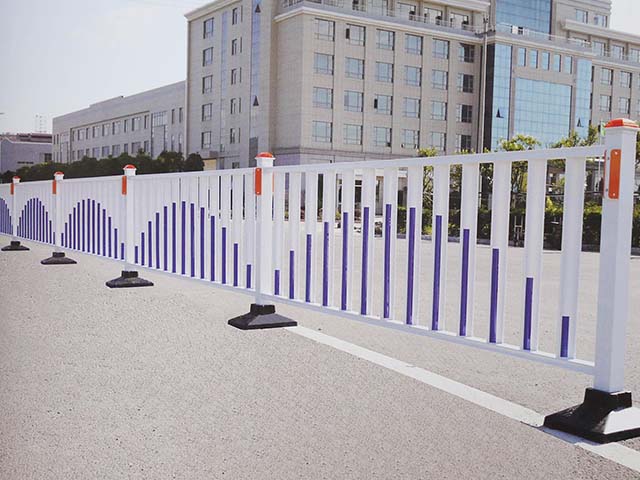 云南高速公路桥梁护栏安装