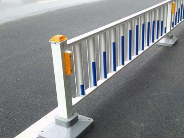 乡村公路护栏如何安装