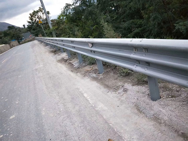 高速公路护栏拦板