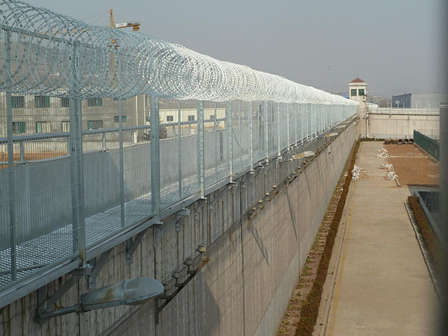 河源监狱铁丝隔离网施工