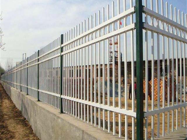 钢制的护栏