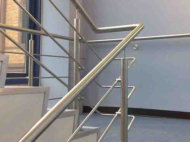 楼梯护栏扶手安装效果图