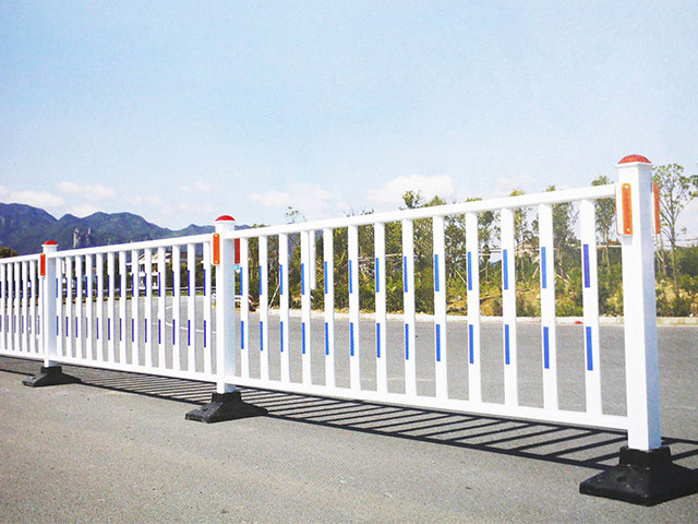 高速公路波形护栏安装