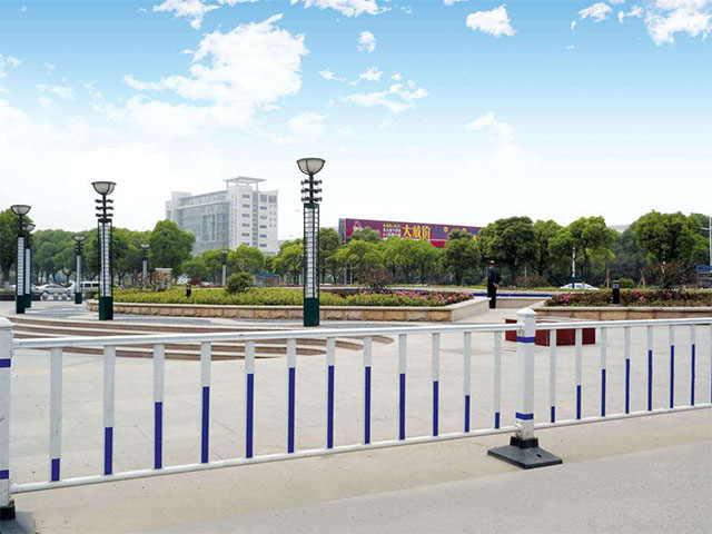 安装公路护栏技术