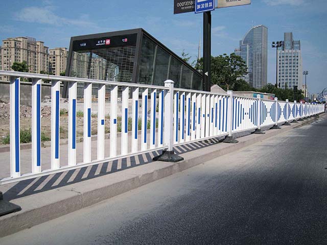 重庆万盛区道路中央护栏