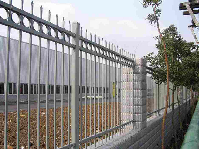 农村围墙白钢护栏
