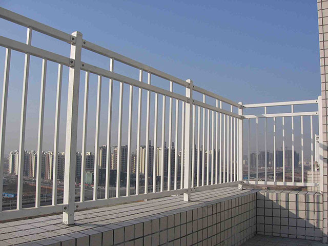 楼房阳台玻璃护栏多少钱一米