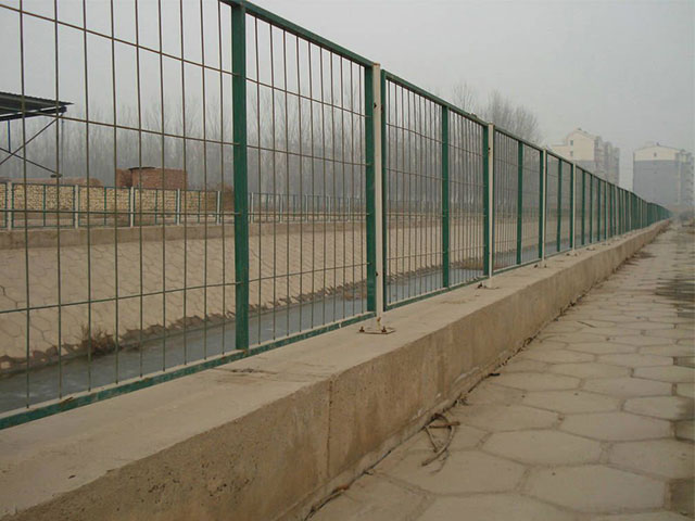 城市道路护栏围栏多长一根