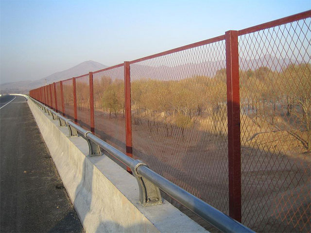 高速桥上护栏