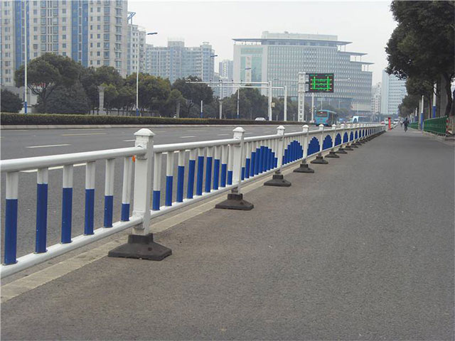 深圳人行道港式护栏